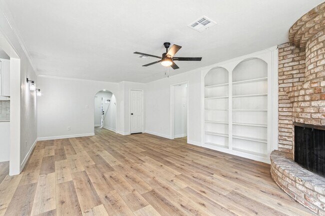 Building Photo - 606 Orangewood Dr
