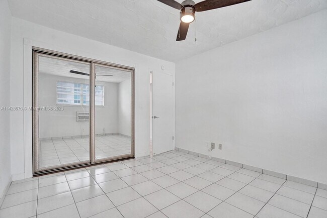 Building Photo - 505 NE 30th St