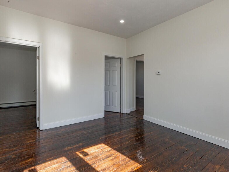 Building Photo - 35 Valley St