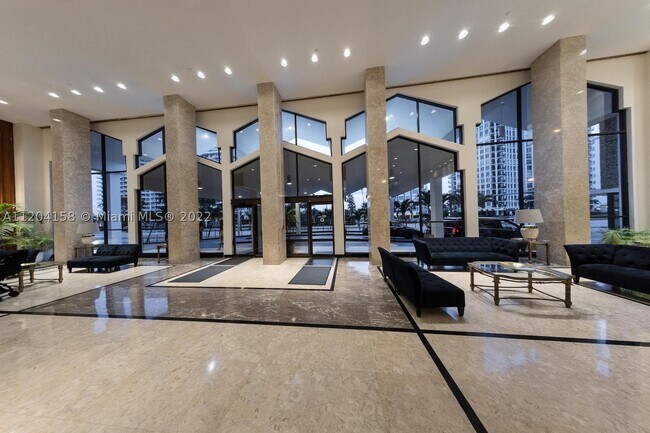 Building Photo - 5601 Collins Ave