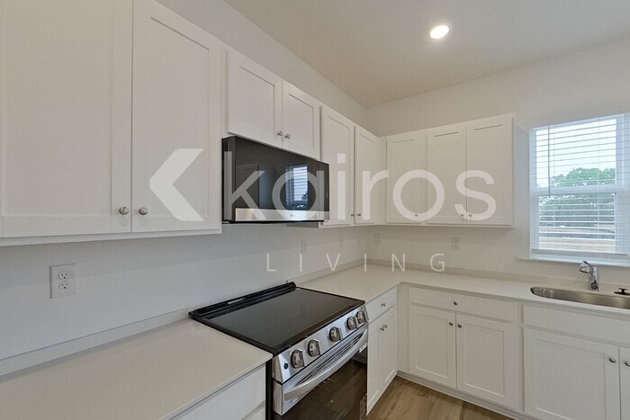 Building Photo - 114 Silver Maple Ln