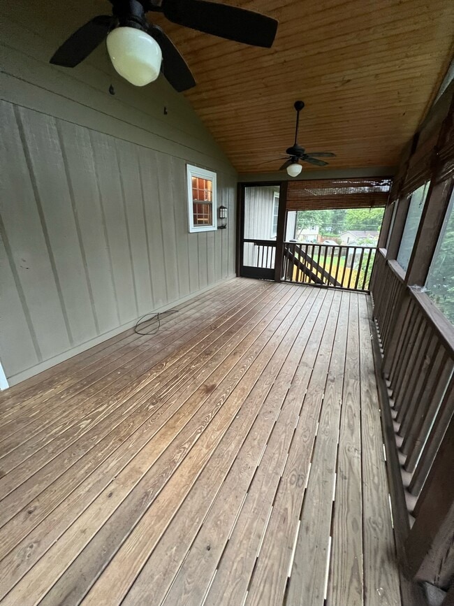 Building Photo - 613 Arlington Dr