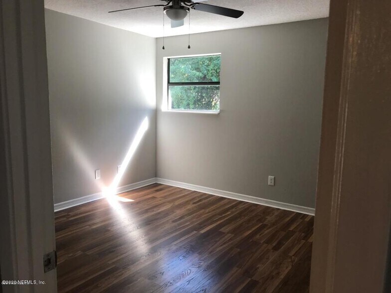 Building Photo - 1055 STOCKS St