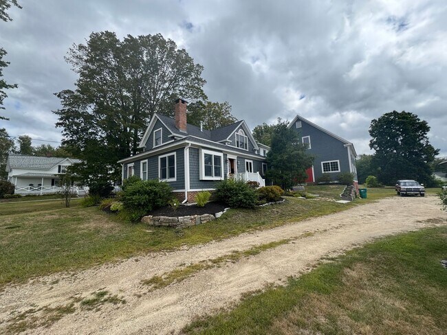 Building Photo - 597 Portland St