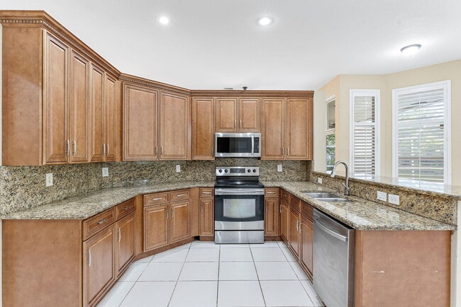 Building Photo - 4868 Kensington Cir