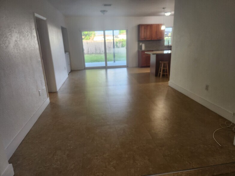 Building Photo - 14721 Pierce St