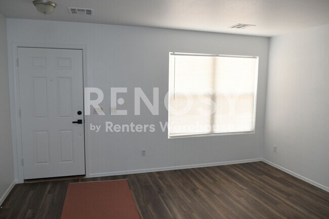 Building Photo - 1623 E Silverbirch Ave