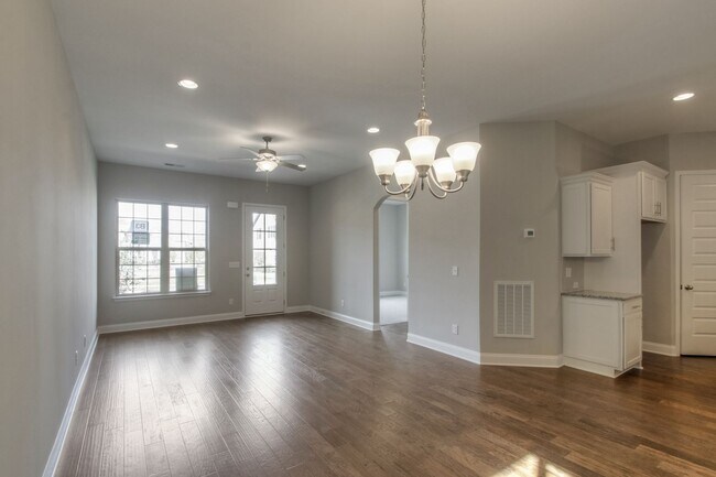 Building Photo - Resort Style Living in Franklin!