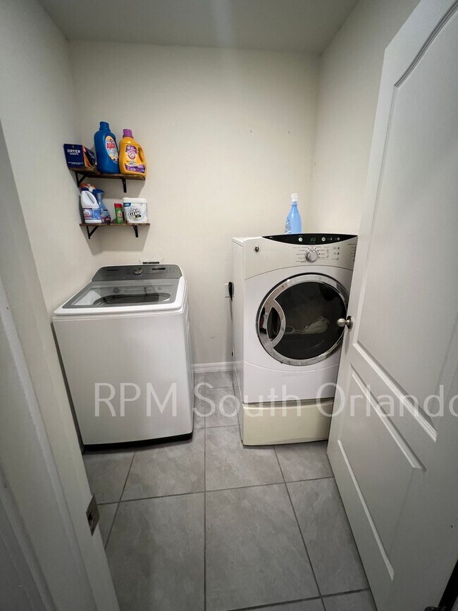 Building Photo - Beautiful 3-Bedroom Kissimmee Home – Great...