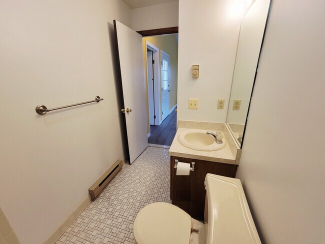 Building Photo - 96 Valley Dr