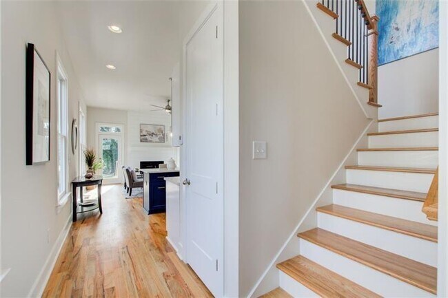 Building Photo - 1240 Oakland Terrace SW