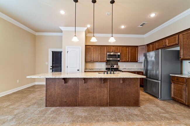 Building Photo - 782 Serpentine Dr