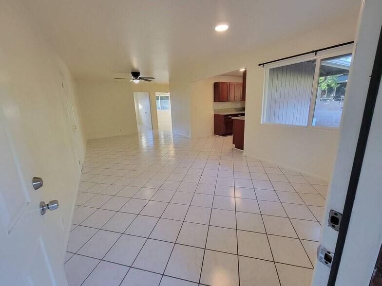 Building Photo - 310 Humupea St