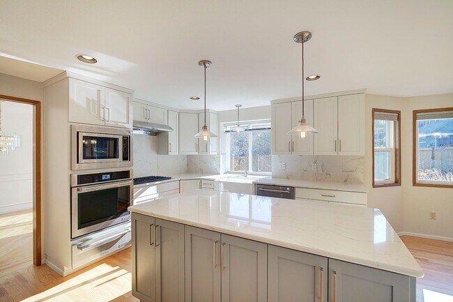 Building Photo - 4Bd/2.5Ba Renton House