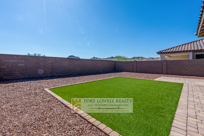 Building Photo - 3 Bedroom, 2 Bath Home Available Now!