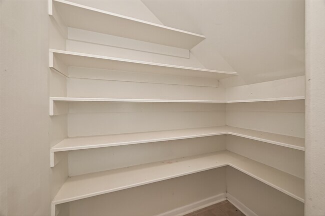 Building Photo - 210 Drake Run Ln