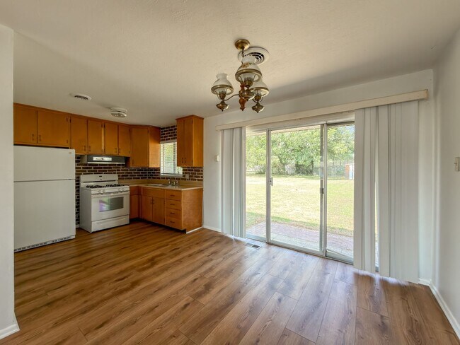 Building Photo - 7712 Colony-