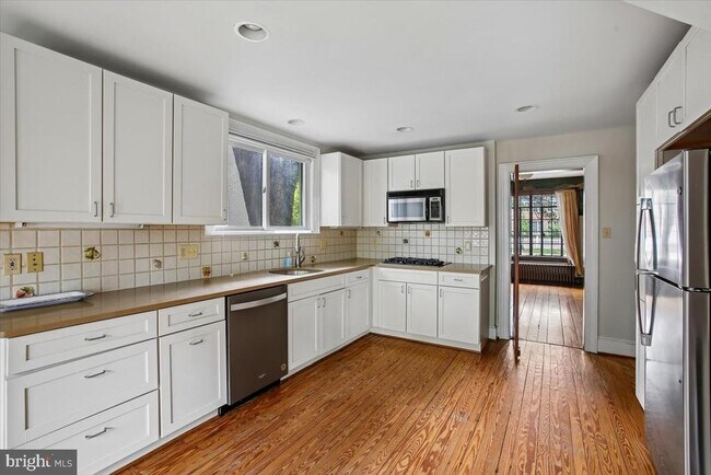 Building Photo - 4602 De Russey Pkwy