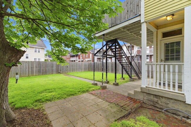 Building Photo - 19 E Mithoff St