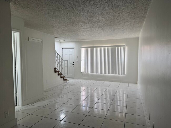 Building Photo - 2552 NW 52nd Ave