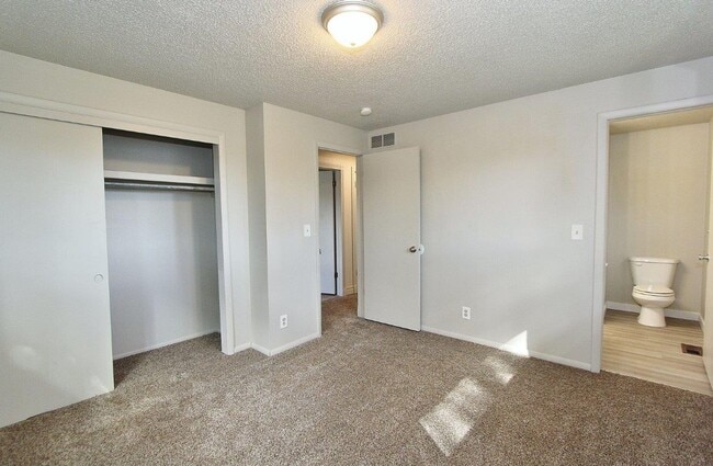 Building Photo - Spacious Home in Quiet Neighborhood