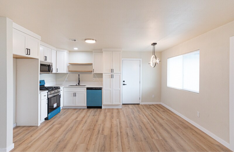 Building Photo - 7877 Dundee Ave