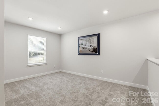 Building Photo - 862 Heathway Dr