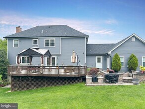 Building Photo - 1105 Ontario Ct
