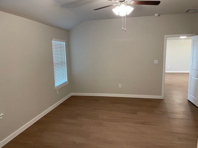 Building Photo - London Home