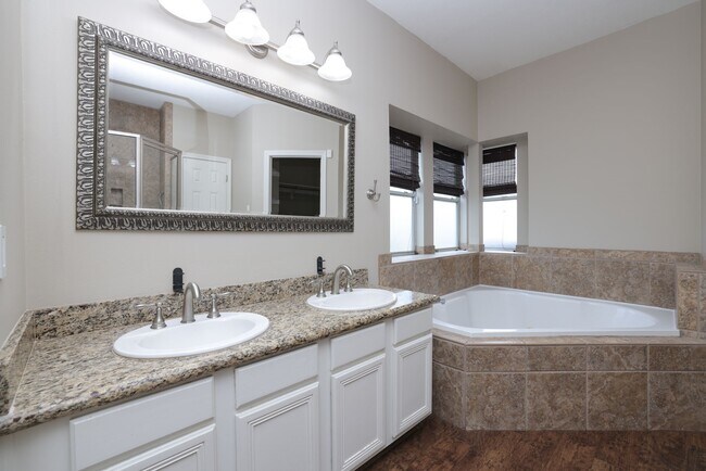 Building Photo - 105 Lawrence Marshall Dr