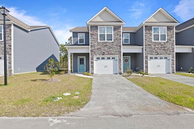 Primary Photo - Beautiful Townhome!