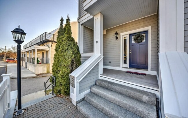 Building Photo - Luxury long term rental in the Heart of Brunswick