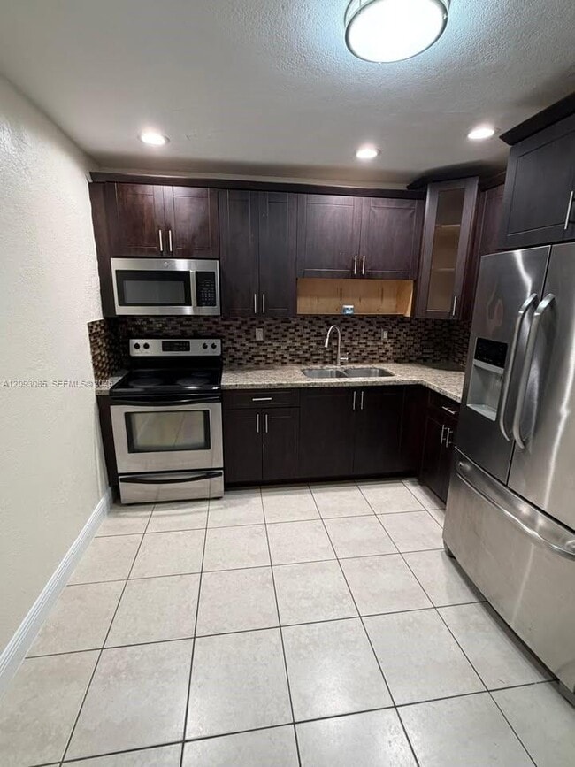 Building Photo - 9332 SW 40th Terrace