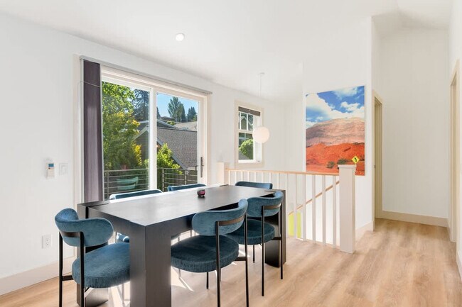 Building Photo - 3224 13th Ave W