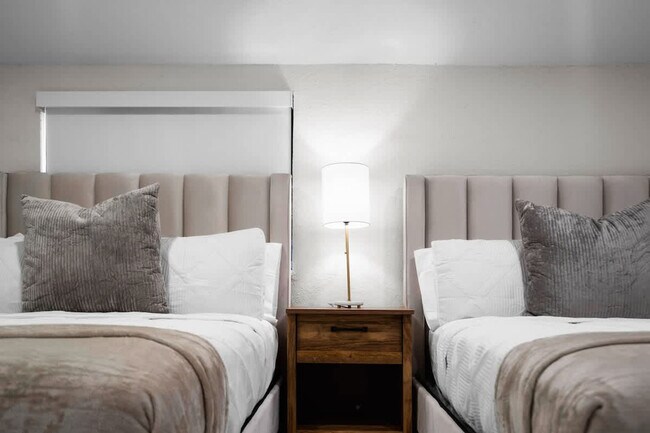 Building Photo - 6450 Perry St