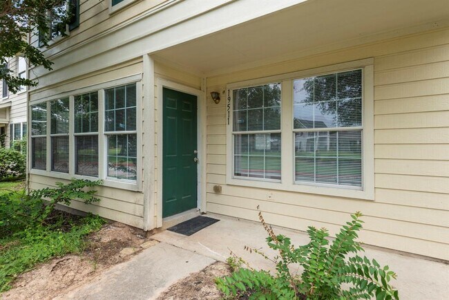 Building Photo - 19511 Fletcher Way Dr
