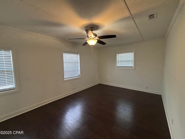 Building Photo - 2338 E 17th St