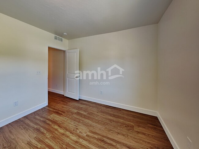 Building Photo - 1519 S Horton St