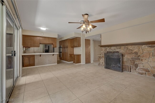 Building Photo - 5649 Sheila Ave