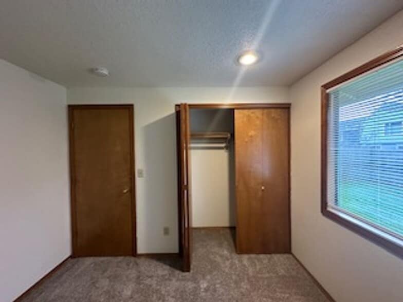 Building Photo - 16265 NW Lyndel Ln
