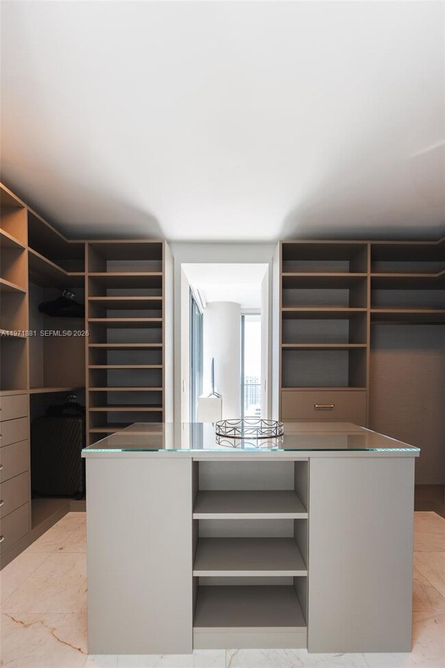 Building Photo - 480 NE 31st St