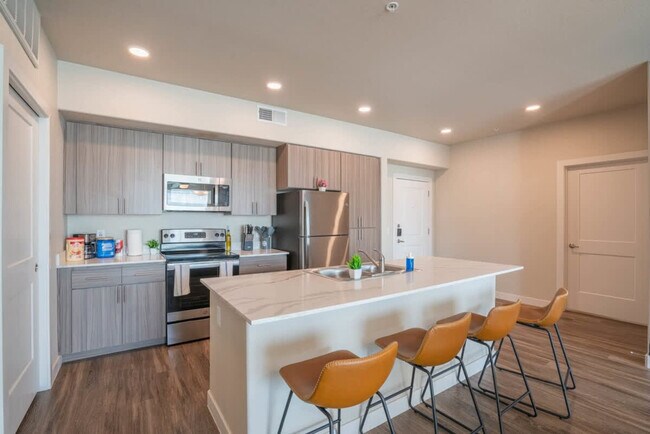 Building Photo - 1890 S Country Club Way