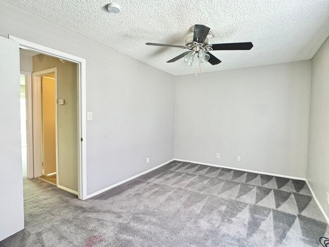 Building Photo - 7084 Burcot Ave