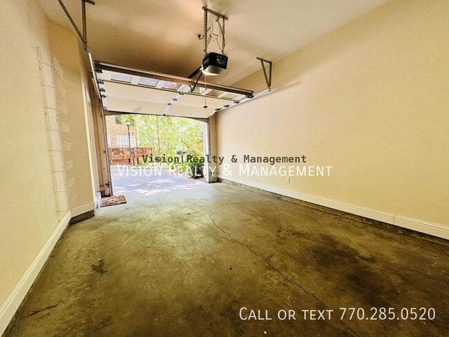 Building Photo - 1092 Glenridge Pl NE