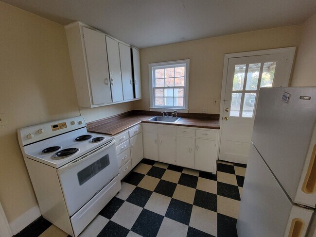 Building Photo - 2807 Spring Garden St