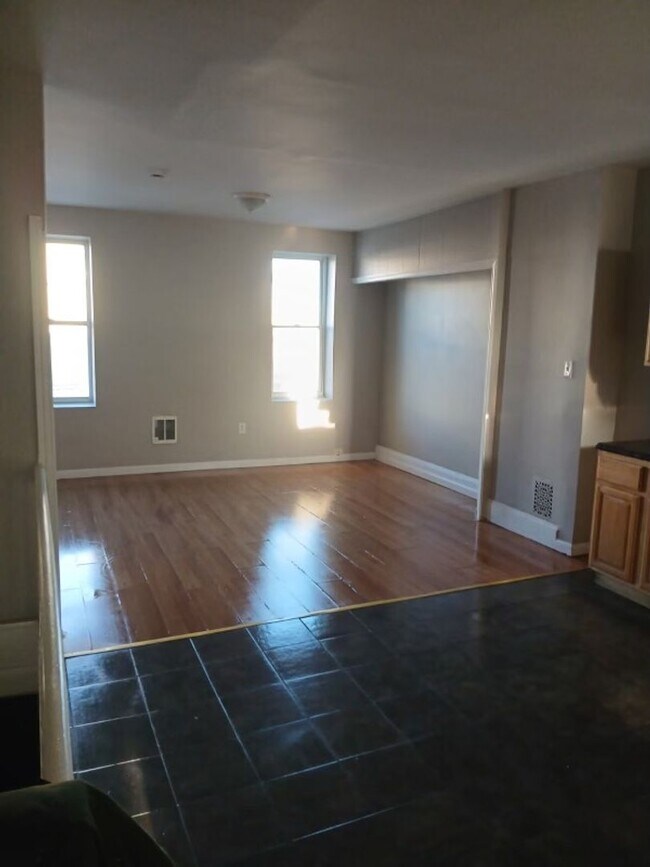 Primary Photo - 2026 E Orleans St