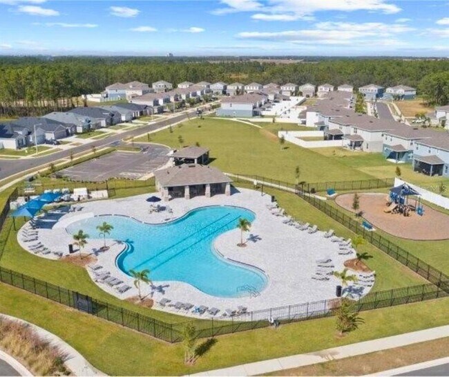Building Photo - 3062 Chantilly Dr