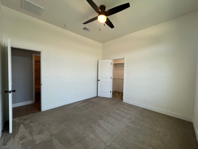 Building Photo - A Modern, Sophisticated Home in an Attract...