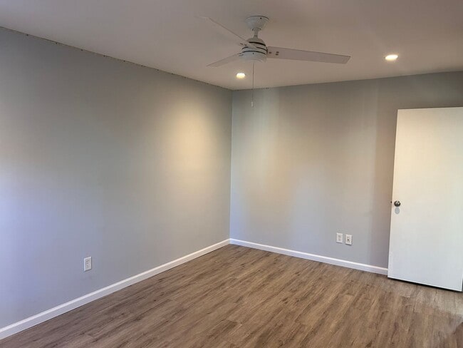 Building Photo - 2 bed 2 bath Townhouse in Woodmill