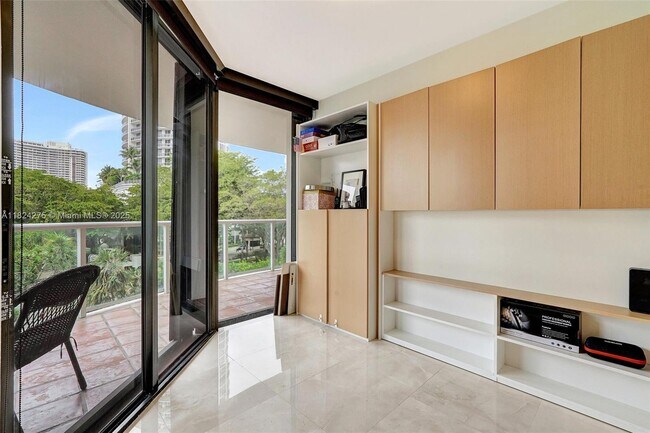Building Photo - 4000 Island Blvd